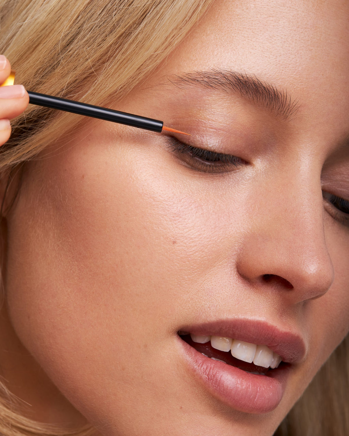 Aktivierendes Wimpernserum für Dichte und Reparatur