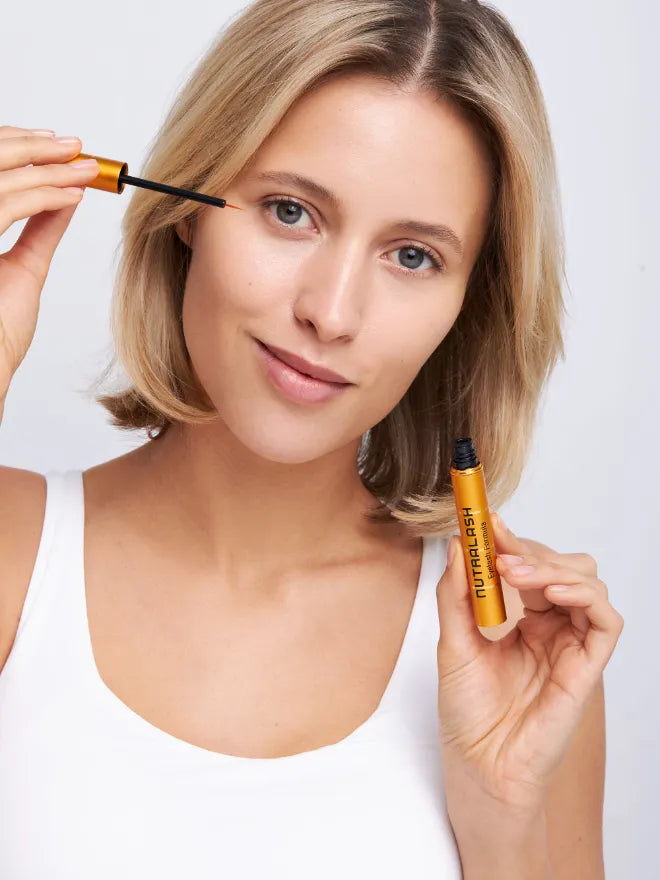 Aktivierendes Wimpernserum für Dichte und Reparatur